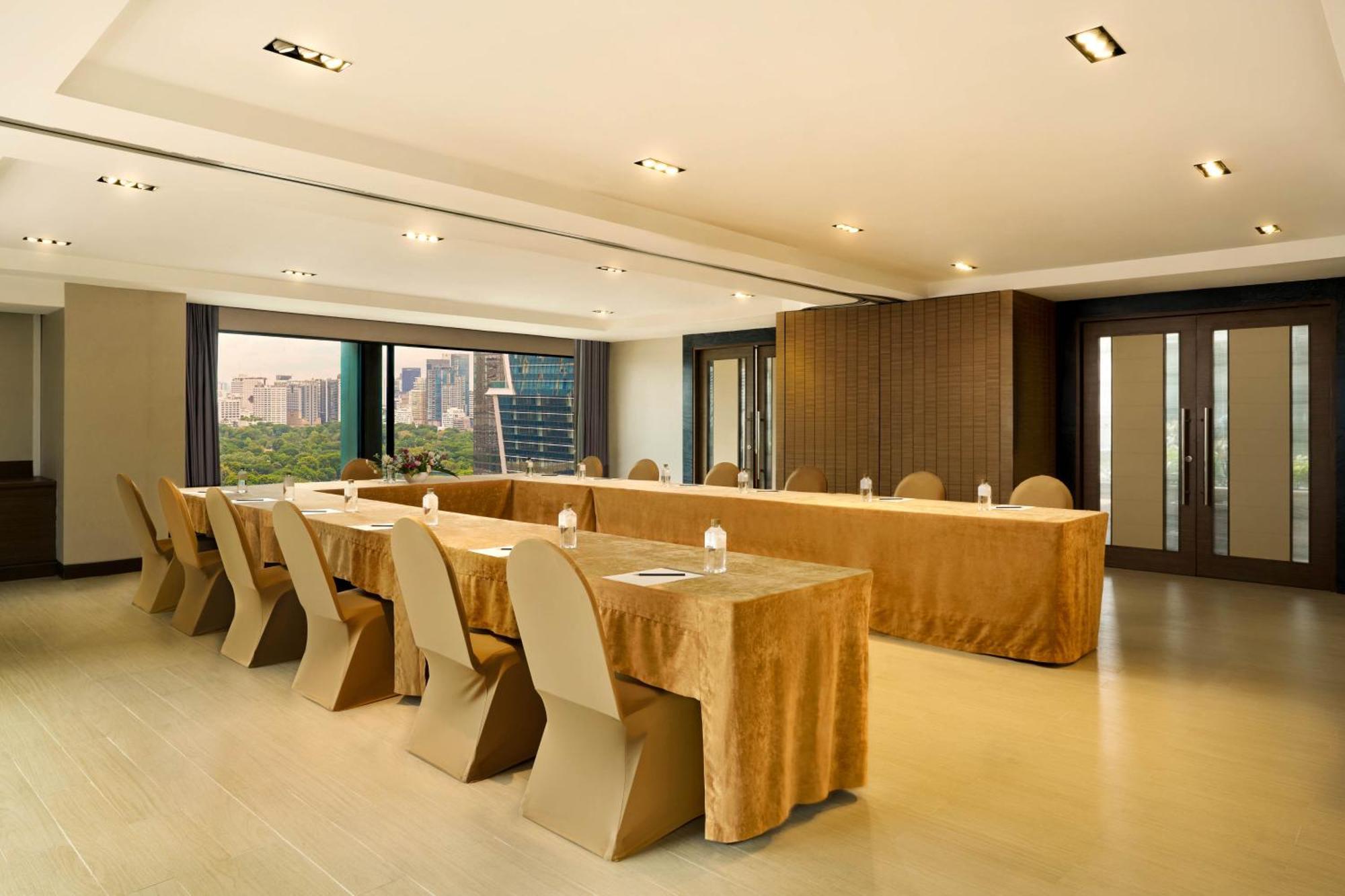 Aetas Lumpini Otel Bangkok Dış mekan fotoğraf