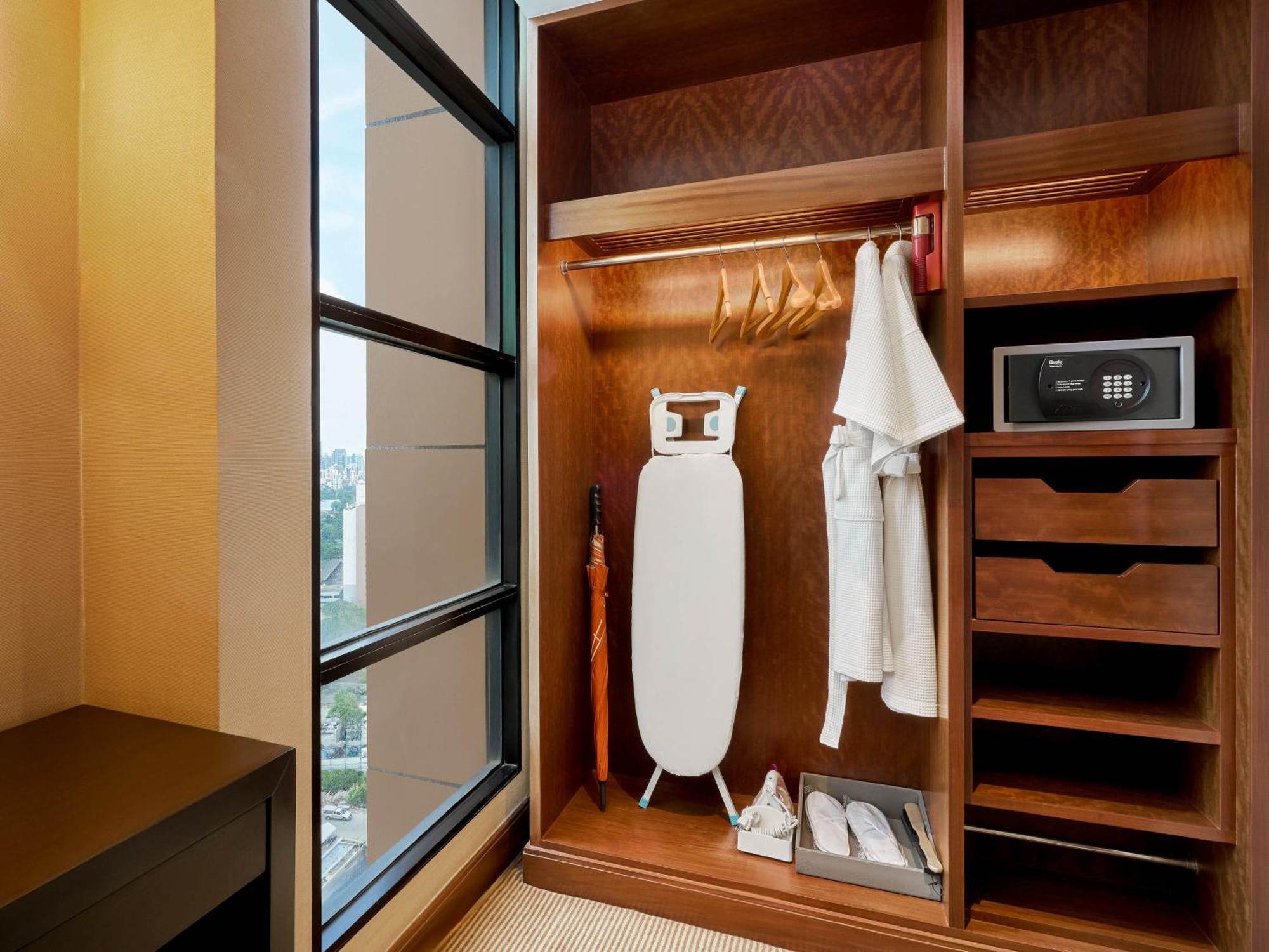 Aetas Lumpini Otel Bangkok Dış mekan fotoğraf